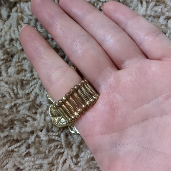 Beautiful Flower Ring! - Picture 3 of 5